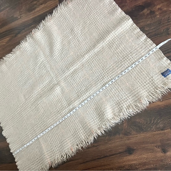 Vtg Pendleton Virgin Wool Fringed Blanket Throw 49x38 Peach Cream Basket Weave - Picture 3 of 4